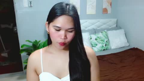 Snapshot of ellaford chatting on August 7, 3:41 am EllaFord online show from August 7, 3:41 am