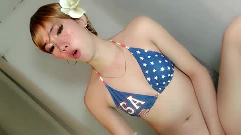 Snapshot of ellah_bonita chatting on January 19, 2:37 am ellah_bonita online show from January 19, 2:37 am