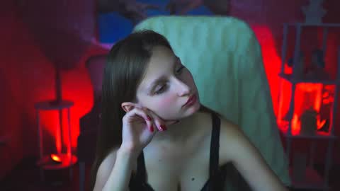 Ella online show from December 3, 12:49 pm