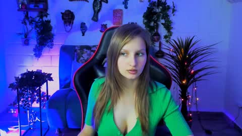 Ella online show from December 11, 3:15 pm