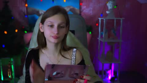 Ella online show from December 30, 6:53 am