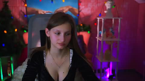 Ella online show from December 30, 9:59 am