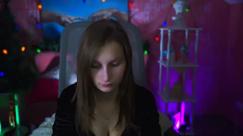 Ella online show from January 3, 8:32 am