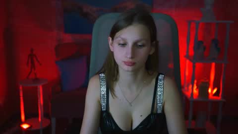 Ella online show from February 7, 5:07 pm