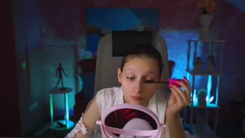 Ella online show from February 9, 4:57 am