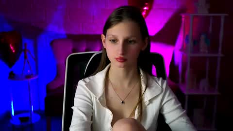 Ella online show from March 3, 5:39 pm