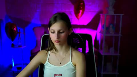 Ella online show from March 5, 4:57 pm