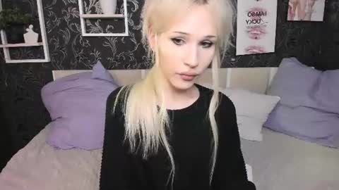 Snapshot of ellajoiness chatting on June 22, 5:32 pm ellajoiness online show from June 22, 5:32 pm