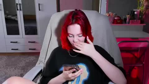 Snapshot of ellales chatting on May 15, 8:54 am ellales online show from May 15, 8:54 am