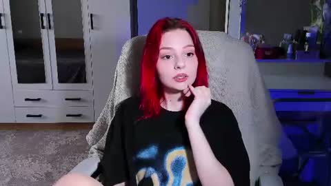 Snapshot of ellales chatting on June 12, 8:46 am ellales online show from June 12, 8:46 am
