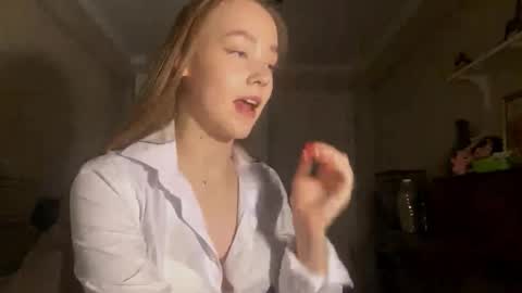 Ella online show from October 9, 6:50 pm