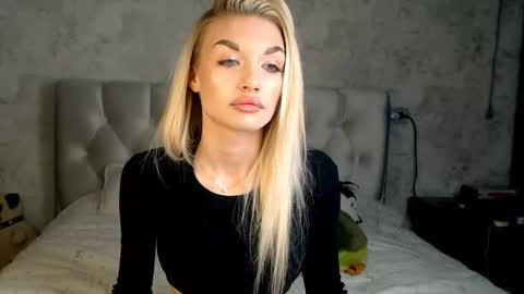 ellamilla online show from March 18, 1:47 pm