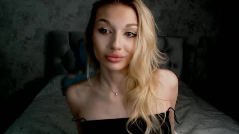 Snapshot of ellamilla chatting on June 2, 3:36 pm ellamilla online show from June 2, 3:36 pm
