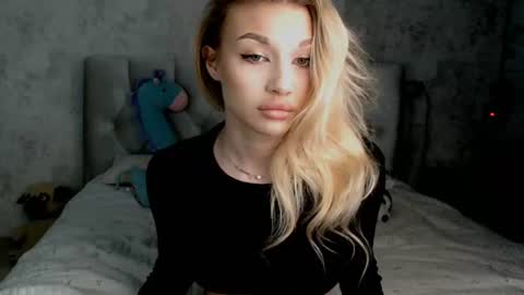 Snapshot of ellamilla chatting on June 14, 1:13 pm ellamilla online show from June 14, 1:13 pm