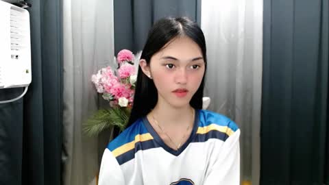ELLA online show from April 26, 1:42 pm