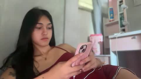 Snapshot of ellamiller69 chatting on May 8, 2:06 am ELLA online show from May 8, 2:06 am