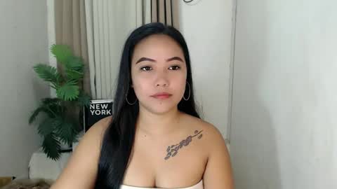 Snapshot of ellaminov chatting on March 21, 12:59 am Ella online show from March 21, 12:59 am