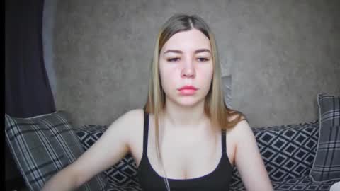 EllaNuar online show from December 2, 6:41 am