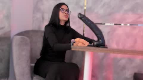  ella  online show from November 1, 11:34 am