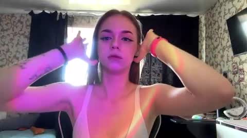 Snapshot of ellashenkel chatting on July 21, 9:11 am angel online show from July 21, 9:11 am