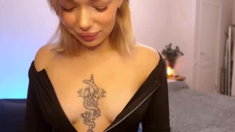 Snapshot of ellatwox chatting on October 10, 5:17 am Ella online show from October 10, 5:17 am