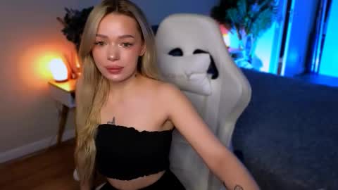 Ella online show from March 1, 5:42 am