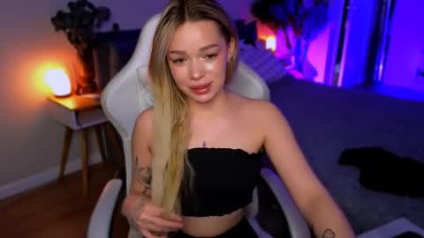 Ella online show from March 12, 6:19 am