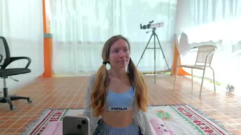 Snapshot of ellcrys chatting on May 13, 2:53 am im Elsa lets go Subscribe to my OF and Youtube -35 online show from May 13, 2:53 am