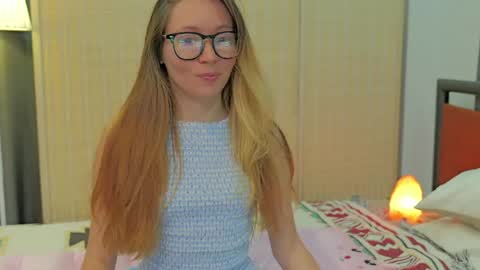 Snapshot of ellcrys chatting on May 19, 12:27 am im Elsa lets go Subscribe to my OF and Youtube -35 online show from May 19, 12:27 am