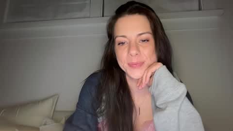 Snapshot of elle67 chatting on September 18, 9:33 am Elle67 online show from September 18, 9:33 am