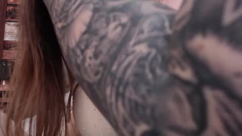 Snapshot of elle_luv chatting on September 23, 3:53 am Elle online show from September 23, 3:53 am