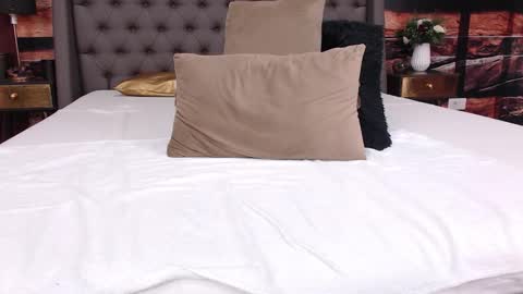 Snapshot of elle_luv chatting on December 5, 4:54 am Elle online show from December 5, 4:54 am