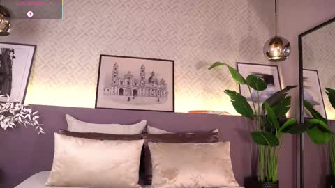 Elle Diane online show from December 15, 12:15 am