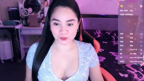 Snapshot of elleelle123 chatting on November 13, 1:04 am Ann online show from November 13, 1:04 am