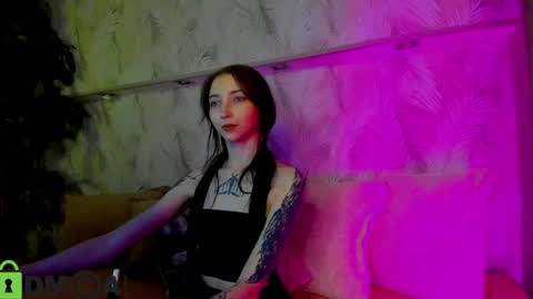 Snapshot of ellen_hops chatting on May 9, 1:00 am Ellen online show from May 9, 1:00 am