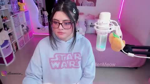 Snapshot of ellen_meow chatting on November 10, 2:32 am Meow in da house . online show from November 10, 2:32 am