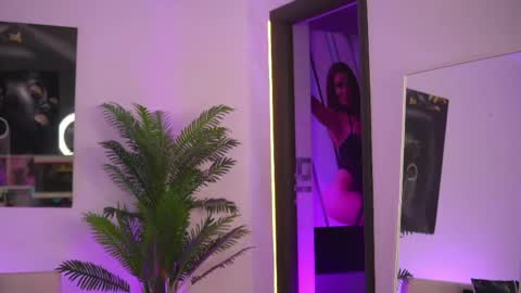 Snapshot of ellenkarter chatting on May 6, 3:57 am EllenKarter online show from May 6, 3:57 am