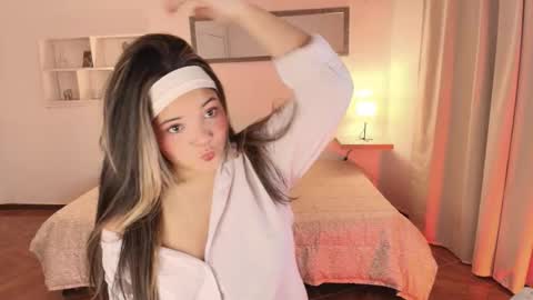 elli_snow online show from December 17, 3:12 am