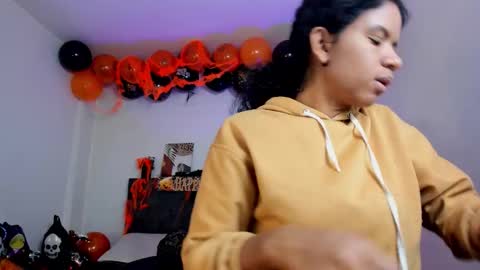  Ellie   online show from November 1, 7:05 pm