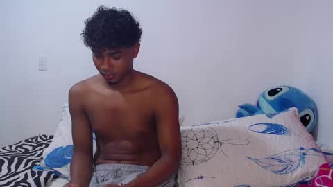 Snapshot of ellie_andy19 chatting on February 10, 3:35 am kev dani online show from February 10, 3:35 am