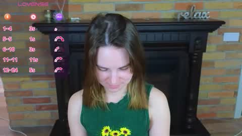 Snapshot of ellie_babyy chatting on May 4, 7:26 am Ellie online show from May 4, 7:26 am