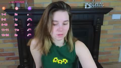 Snapshot of ellie_babyy chatting on May 6, 7:35 am Ellie online show from May 6, 7:35 am