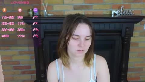 Snapshot of ellie_babyy chatting on May 7, 8:09 am Ellie online show from May 7, 8:09 am