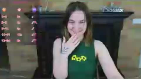 Snapshot of ellie_babyy chatting on June 13, 9:57 pm Ellie online show from June 13, 9:57 pm