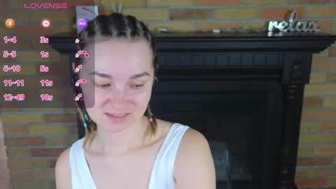 Snapshot of ellie_babyy chatting on July 3, 8:32 am Ellie online show from July 3, 8:32 am