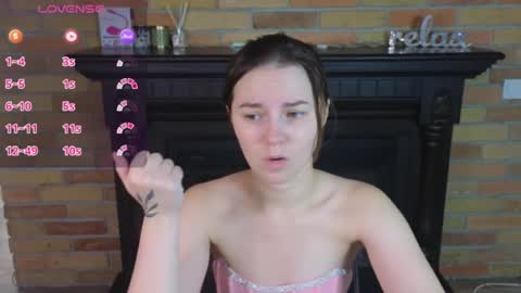 Snapshot of ellie_babyy chatting on July 26, 8:32 am Ellie online show from July 26, 8:32 am