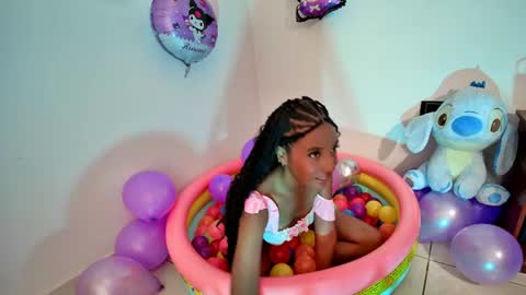 ellie_cute7 online show from June 15, 7:38 pm