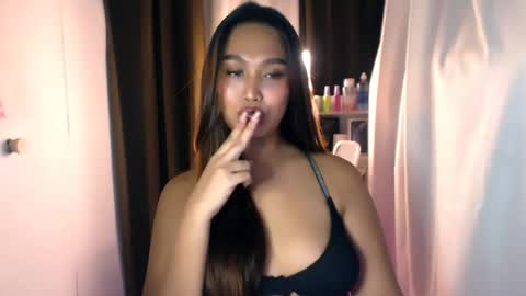 Snapshot of elliecummers chatting on August 3, 9:07 pm ellie online show from August 3, 9:07 pm