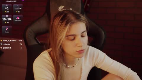 elliecutes online show from January 9, 12:30 pm