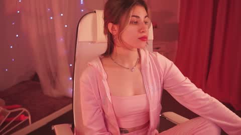 elliecutes online show from February 1, 8:50 am